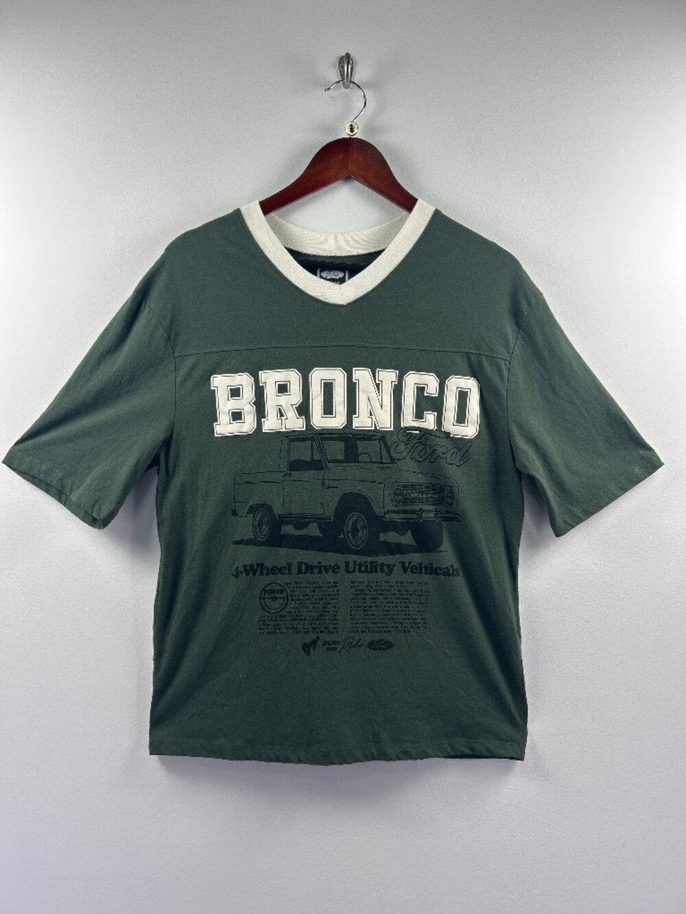 Ford Bronco 4-Wheel Drive Utility Vehicles Graphic Tee Green XS